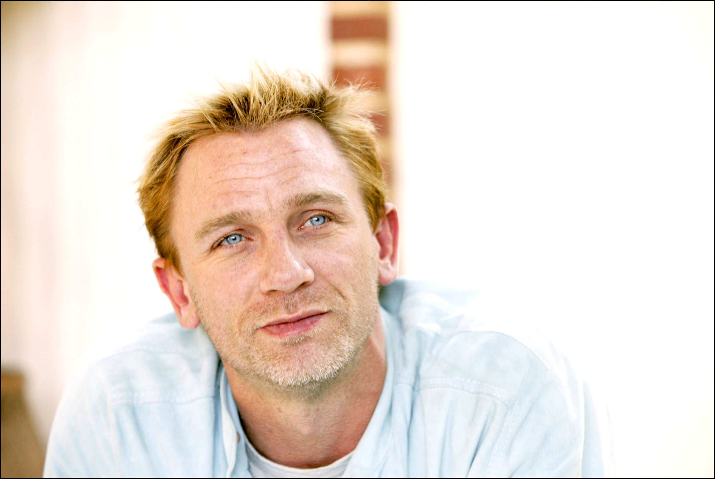  p>丹尼尔·克雷格(daniel craig),1968年3月2日出生于英国英格兰柴郡