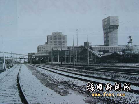 当时日本人大肆掠夺抚顺的煤炭资源,龙凤矿上部煤层开采完毕后,开始