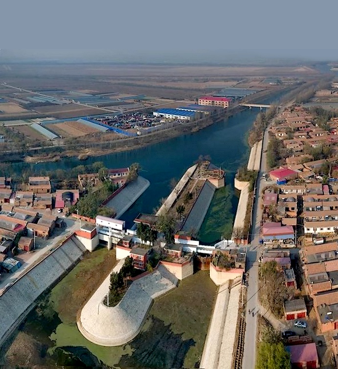  p>南运河上改道闸,俗称十一堡闸,位于天津市静海区十一堡村南运河上