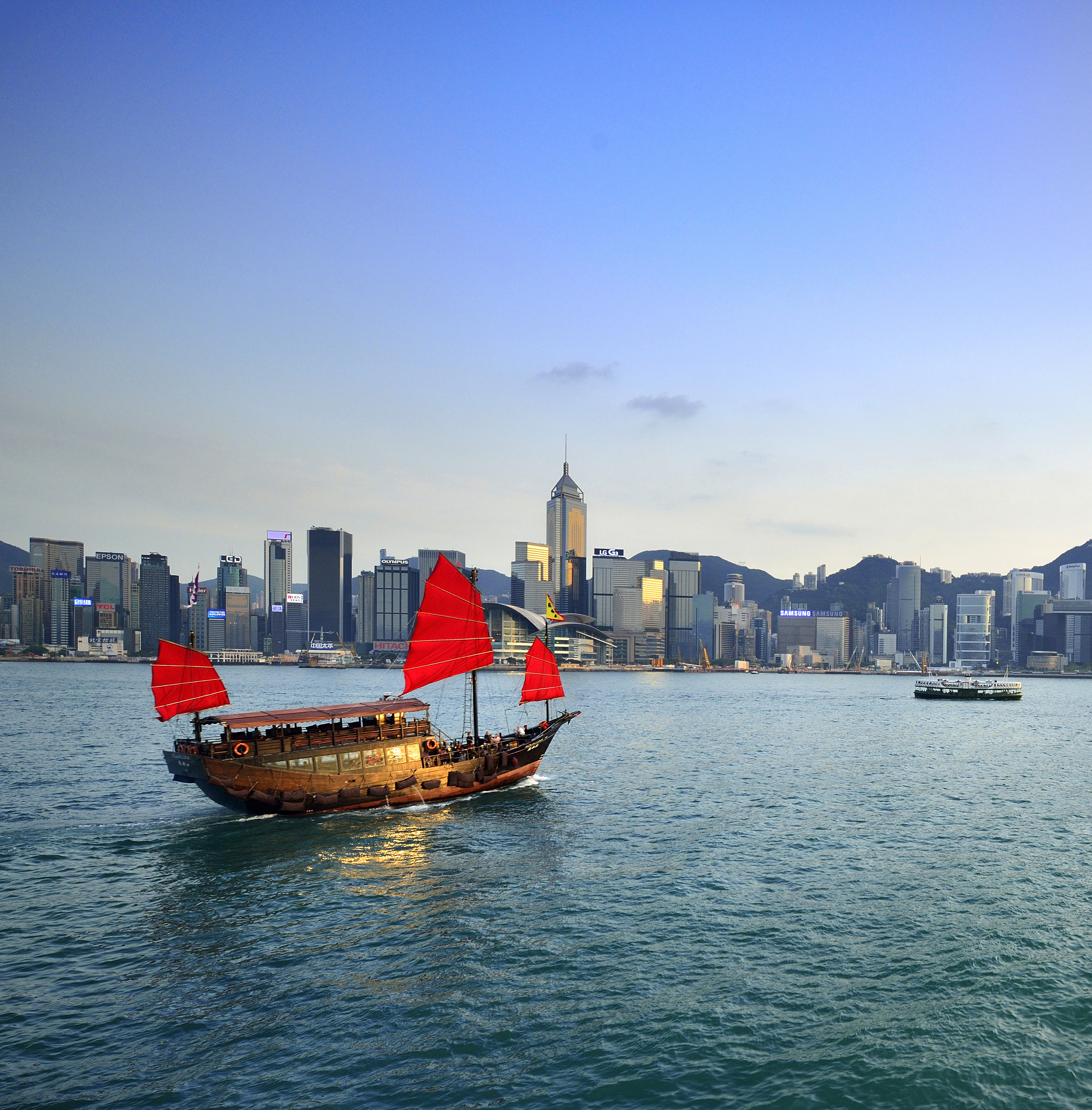  p>维多利亚港(英语:victoria harbour)简称维港,是位于 a target="