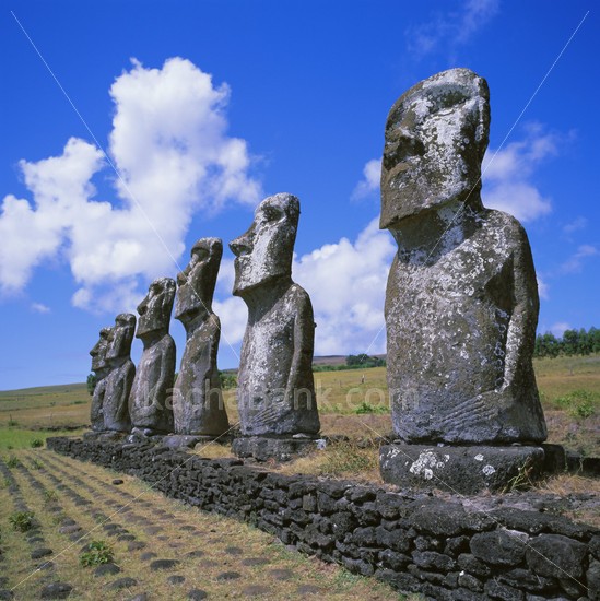  p data-id="gntb9ivplk">摩艾(moai),另译:摩阿仪,摩埃,毛埃,是位于 