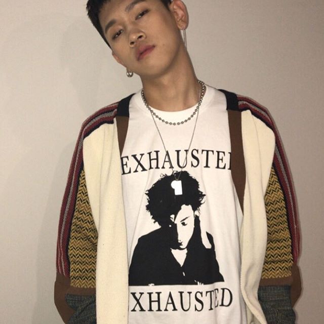 ,本名申效涉,1992年5月3日出生于韩国首尔特别市