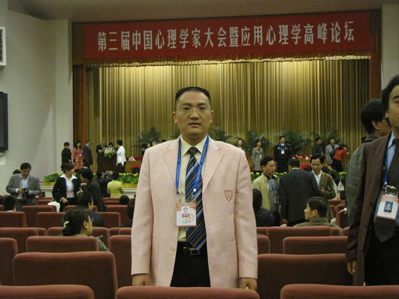  p>黄雄斌,全国优秀心理学工作者;北京电视台特邀心理专家,河南电视台