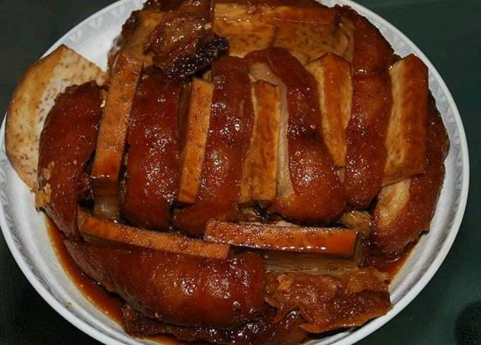  p data-id="gn7cv2emvk">南丰扣肉是一道以肉等为主要食材制作的美食