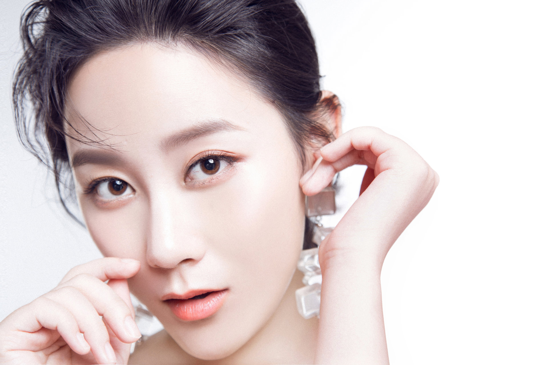  p data-id="gnbk72qs41">郭茗苑,中国青年女演员.