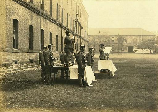  p>近卫师团是日本最早建立的7个师团之一,也是17个甲种常备师团之一.