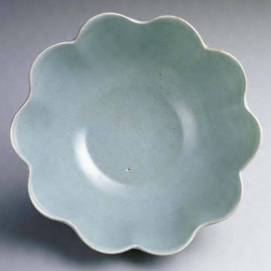 北宋汝窑莲花式温碗