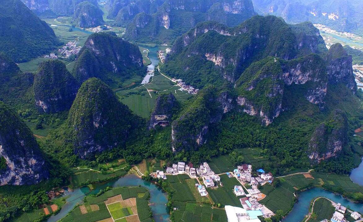 以斯洛文尼亚的 a target="_blank" href="/item/喀斯特高原/3216558"