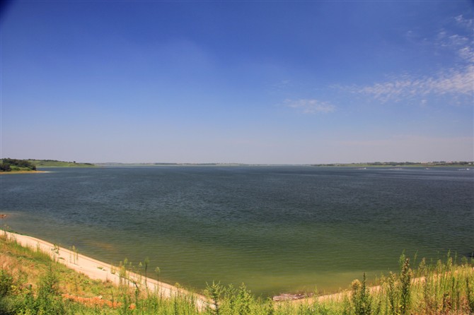  p>红水河水库位于湖北省襄樊市襄阳区境内,属于黑水河上的大(2)型