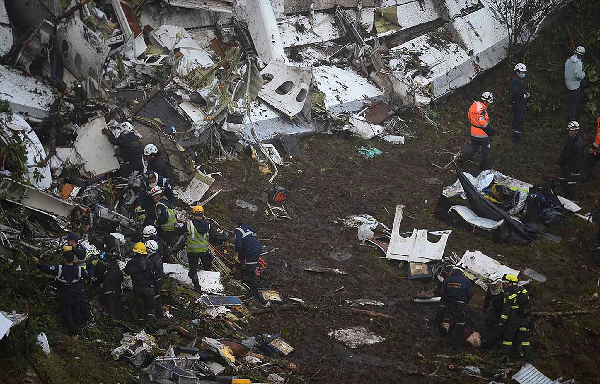  p>11·29哥伦比亚机场飞机坠毁事故是指2016年11月29日,一架载有巴西