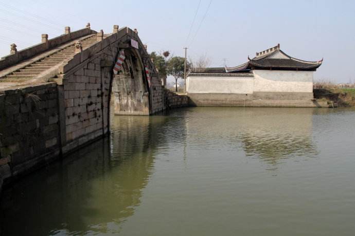  p>位于项城市域南端泥河上,北距市区27公里.