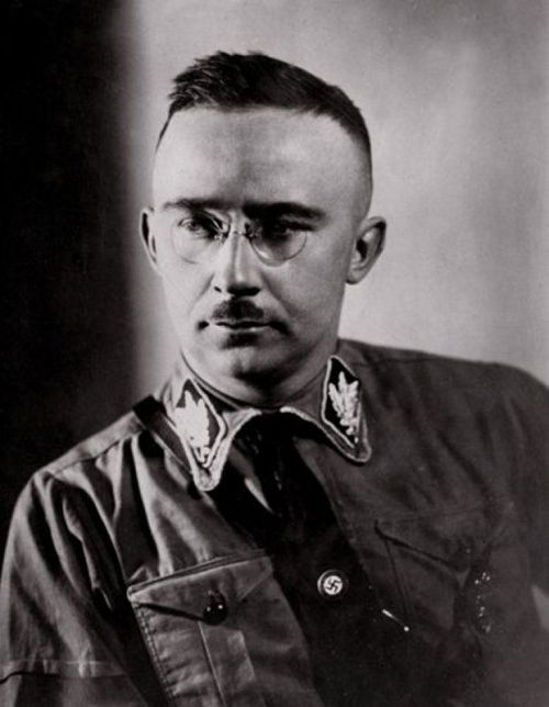 heinrich himmler, i>1900年10月7日一1945年5月23日 /i>),纳粹德国 a