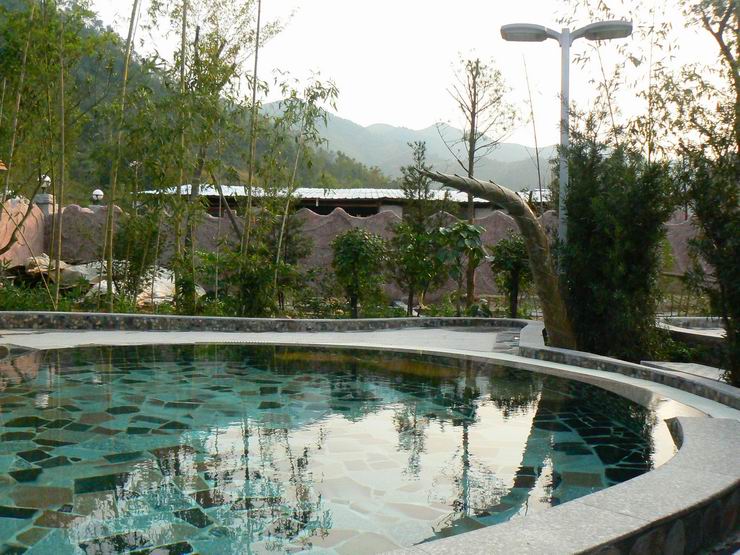 >新丰 /a>江源温泉度假村地处新丰江源头,坐落于新丰梅坑镇新丰江源头