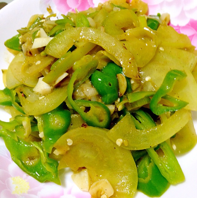 青蕃茄炒辣椒