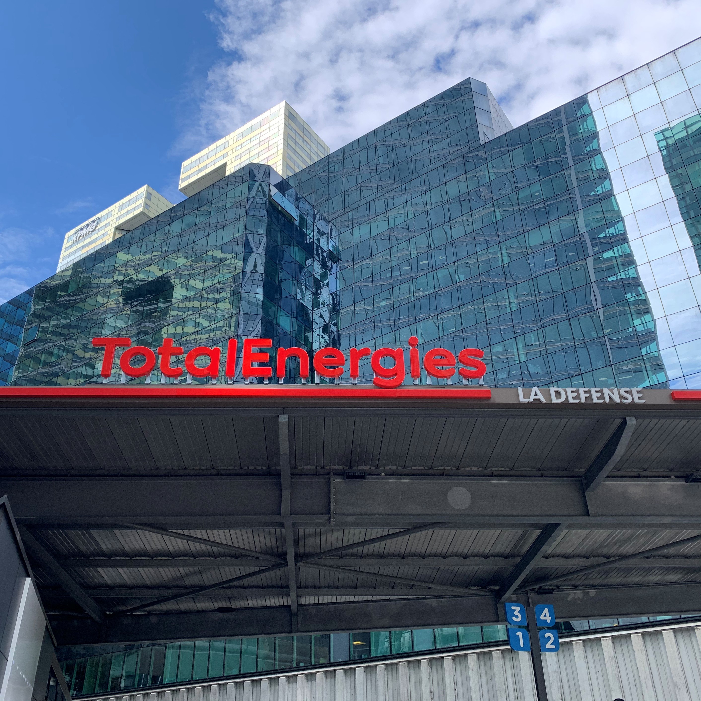  p>道达尔公司(total)是全球四大石油化工公司之一,总部设在法国巴黎