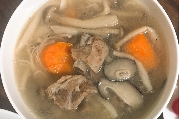 排骨草菇汤