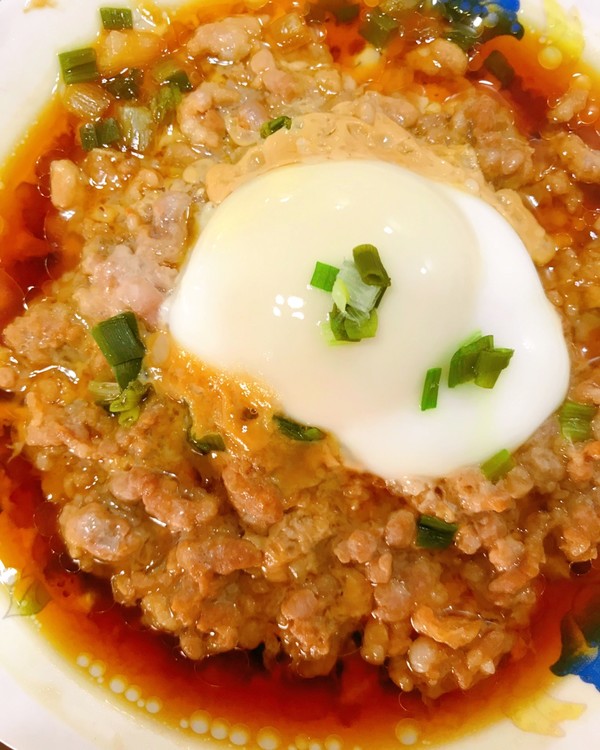  p>微波炉肉饼蒸蛋是一道由鸡蛋,料酒,盐,味精等做成的美食. /p>