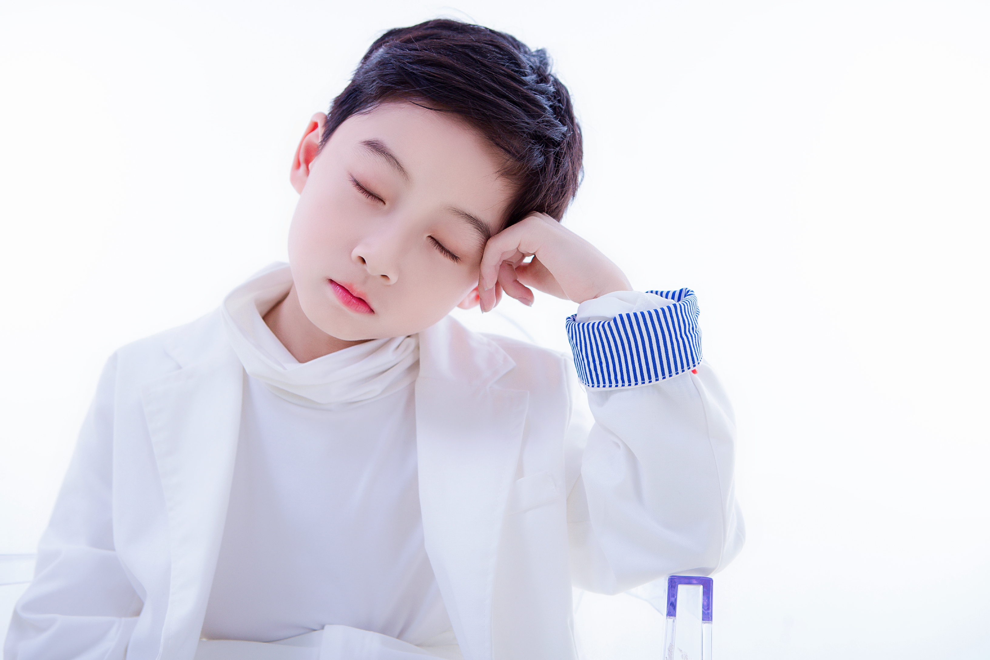 男, span class="psl-tag">2013年 /span>出生于上海,温岭人,小童星