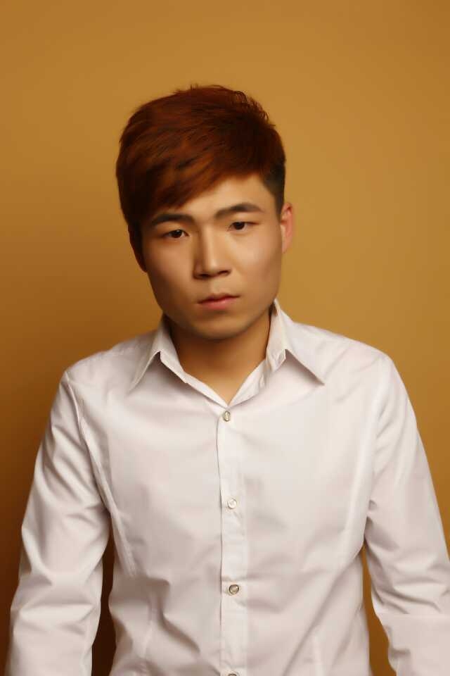  p>龙雨,内地歌手,唱作人,音乐制作人,代表作《在你心里我究竟算什么