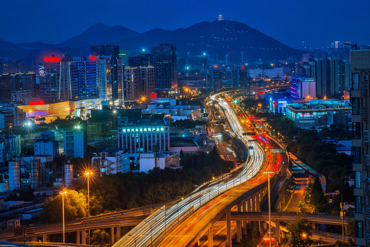  p>留石高架路为浙江省杭州市的一条东西向城市高架快速路,得名于地面