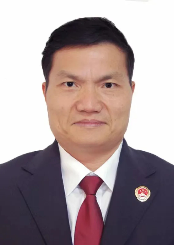  /p> p data-id="gnb4m3zvhl">现任深圳市龙岗区人民检察院检察长.