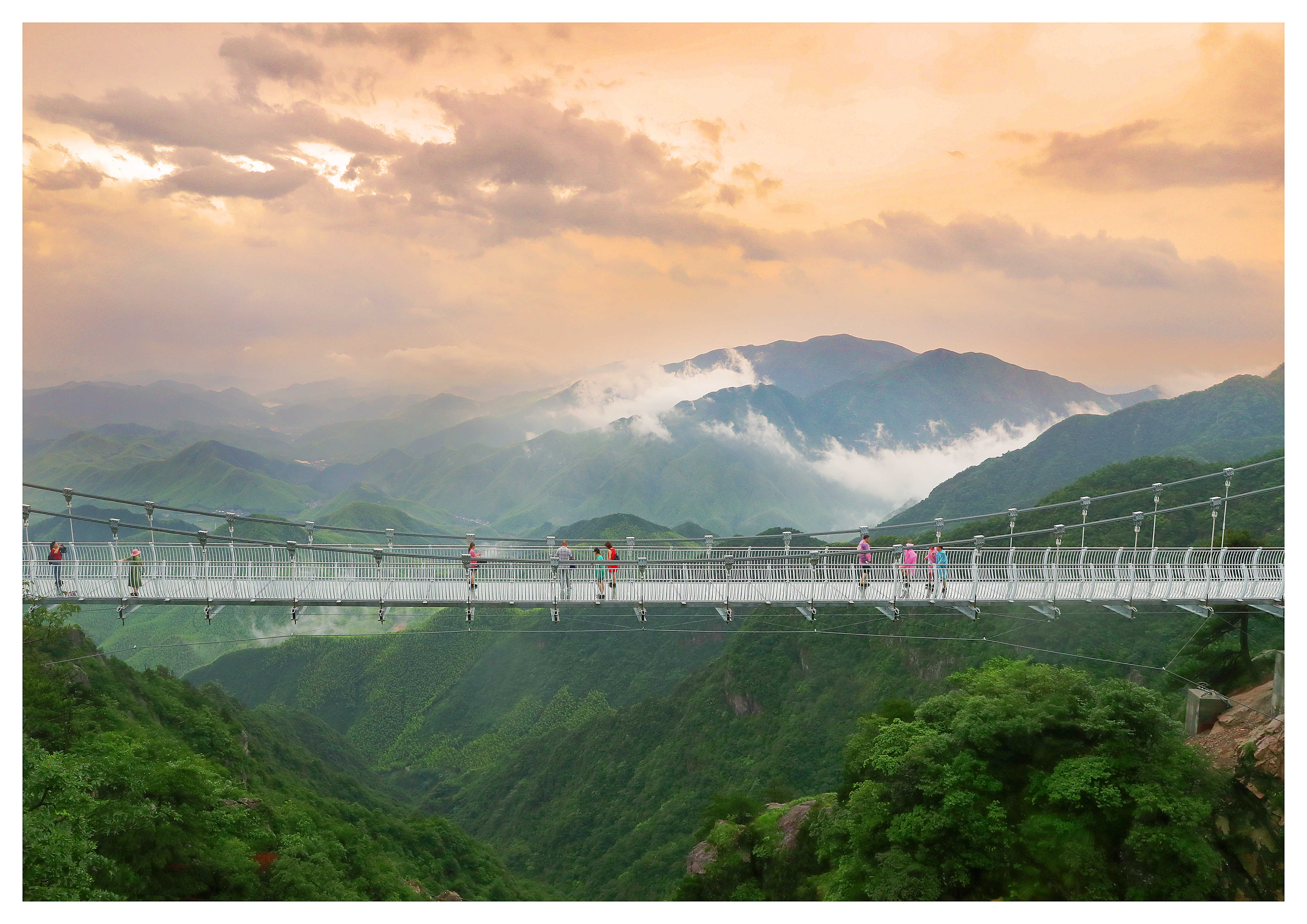  p>云上草原国际山地旅游度假区,位于浙江安吉山川乡,占地约5000亩