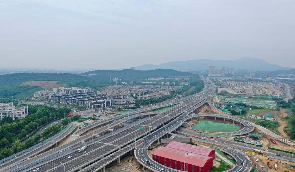  p>上海—霍尔果斯公路,简称沪霍线,是中国境内的普通公路,为中国国家