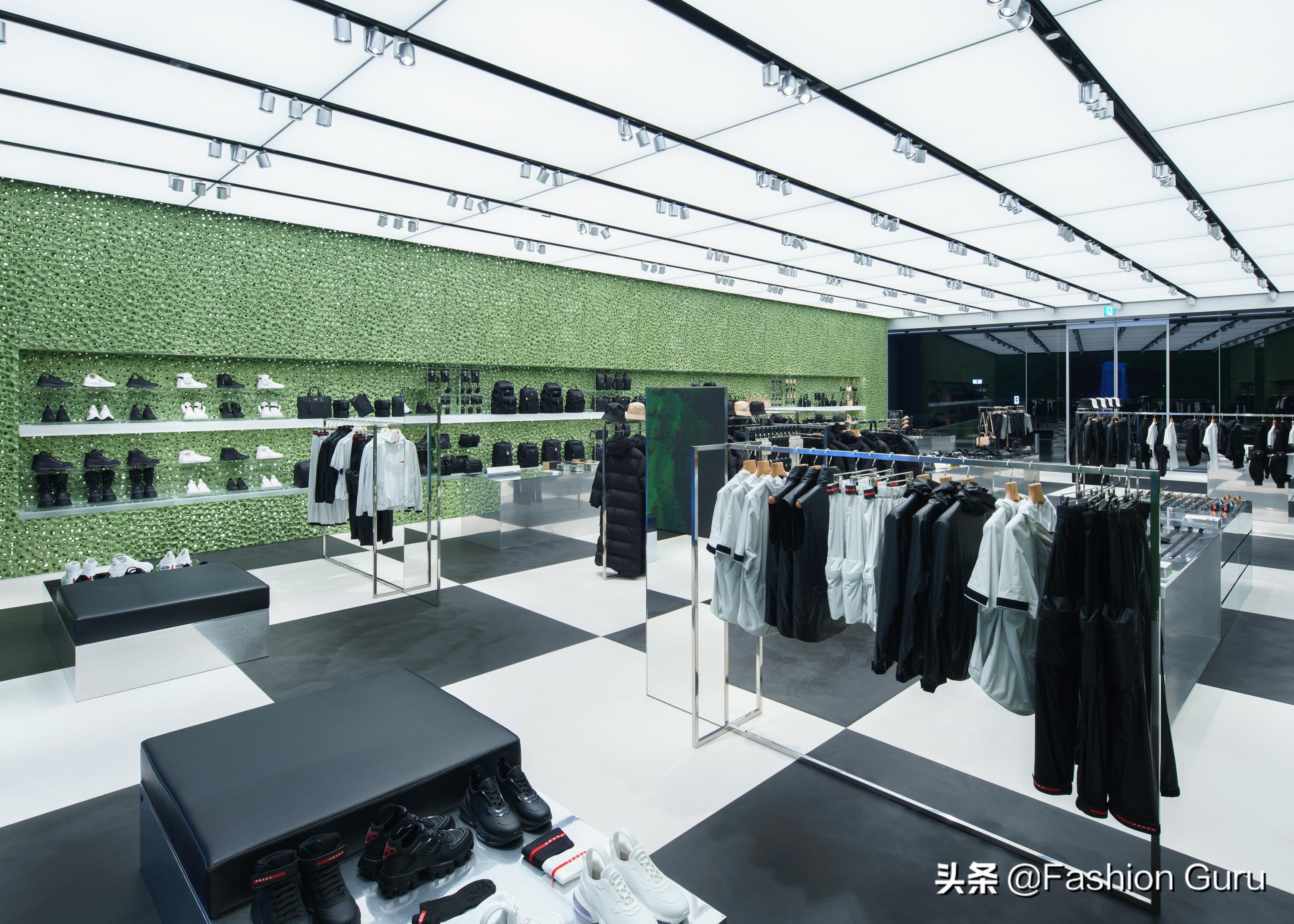 Prada于东京宫下公园购物中心开设全新精品店_百科TA说