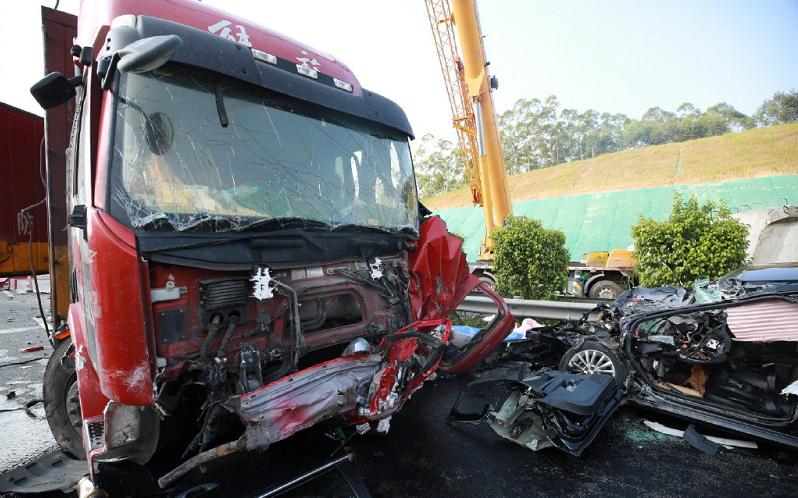 2021年10月6日兰海高速广西钦州段交通事故