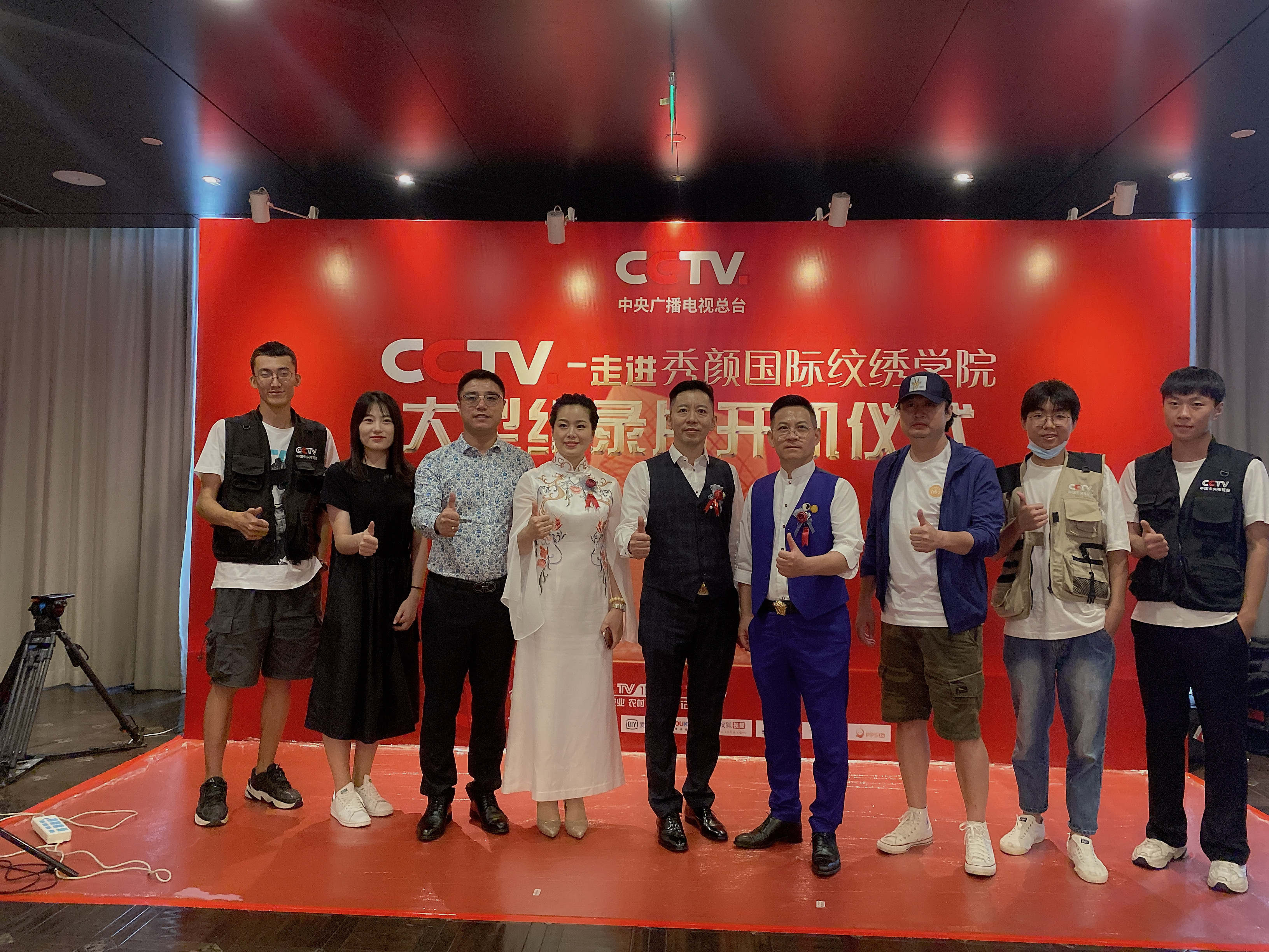  p>王艺霏,女,导师,企业家,秀颜国际纹绣学院分院院长.