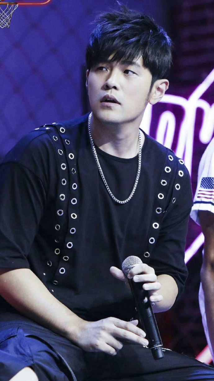  p>周杰伦(jay chou),1979年1月18日出生于台湾省新北市,祖籍福建省