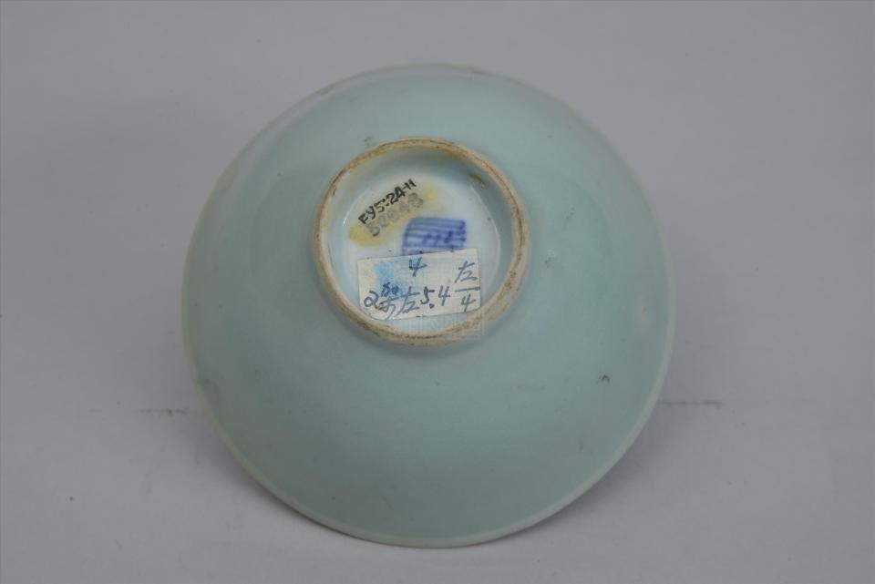 清豆青釉瓷碗