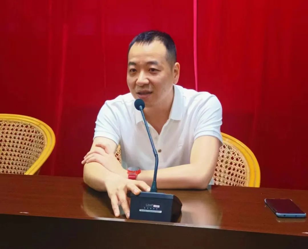 p data-id="ulebzjlhakps">黄晓斌,现任泉州市惠安县紫山镇党委书记.