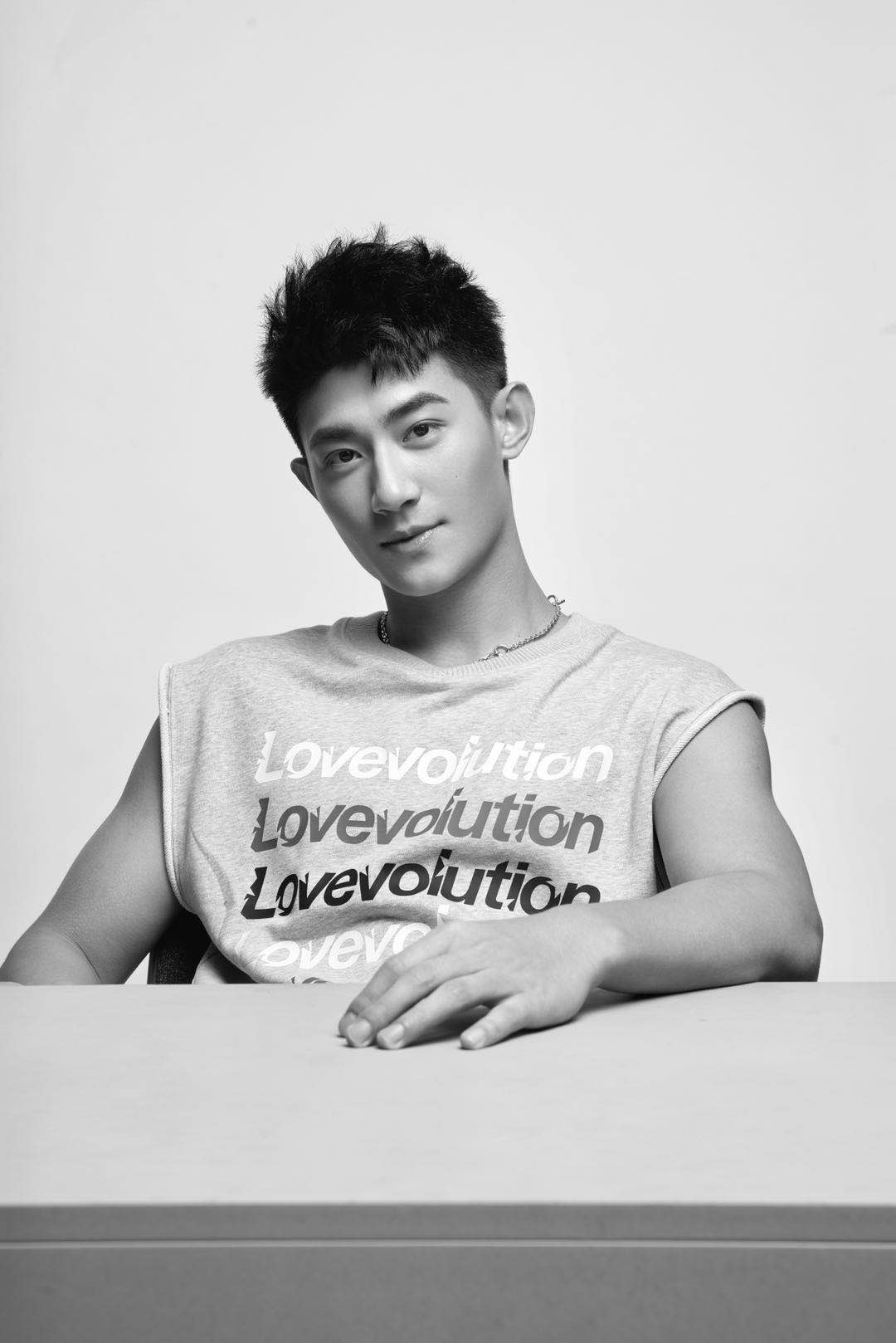 14z">黑泽,原名李泽,1998年9月27日出生于北京市,中国内地影视男演员