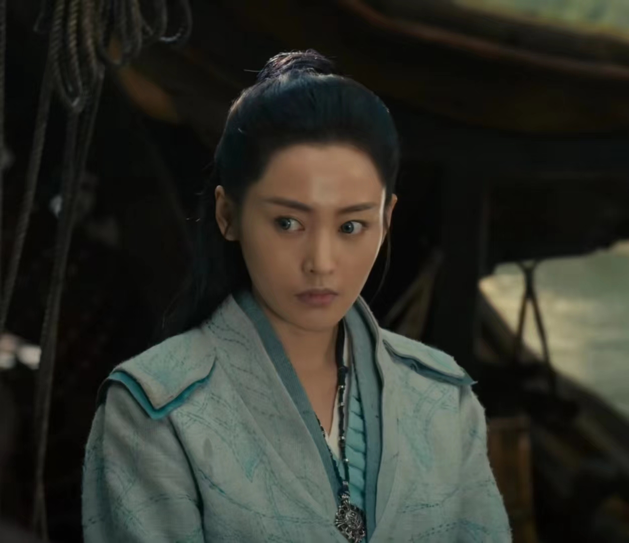 data-lemmaid="19425406">鲛珠传 /a>》讲述了捕快黑羽与飞贼泥空空因