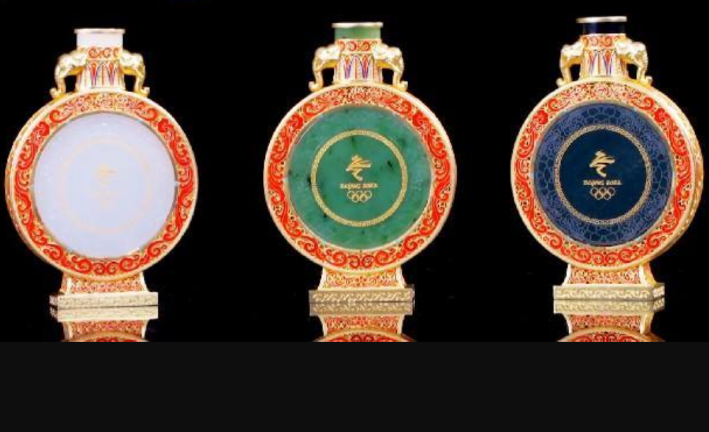冬奥金镶玉瓶