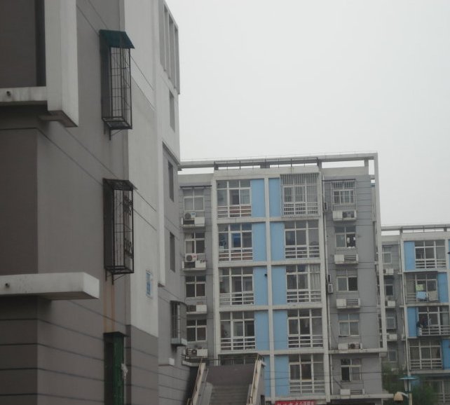  p>迎宾园位于天津市塘沽工农村,由无开发商建成,共计房屋1157户,小区
