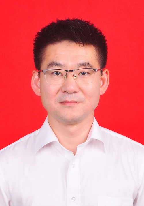 全日制研究生,法律硕士,中共党员,现任黄冈市浠水县委副书记,县政府副