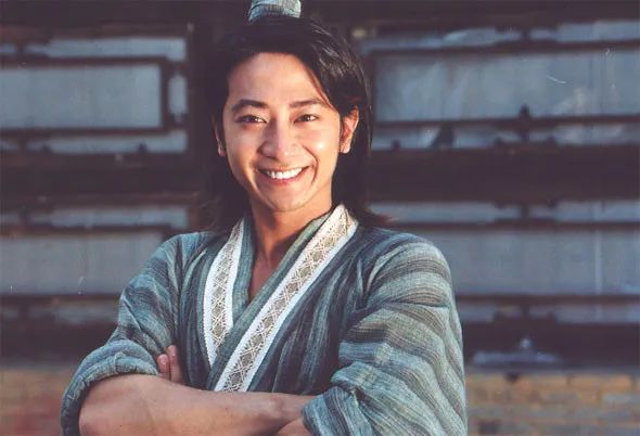孙耀威：曾因爱国遭日本封杀二十年！52岁直播翻红，一晚狂揽350_百科TA说