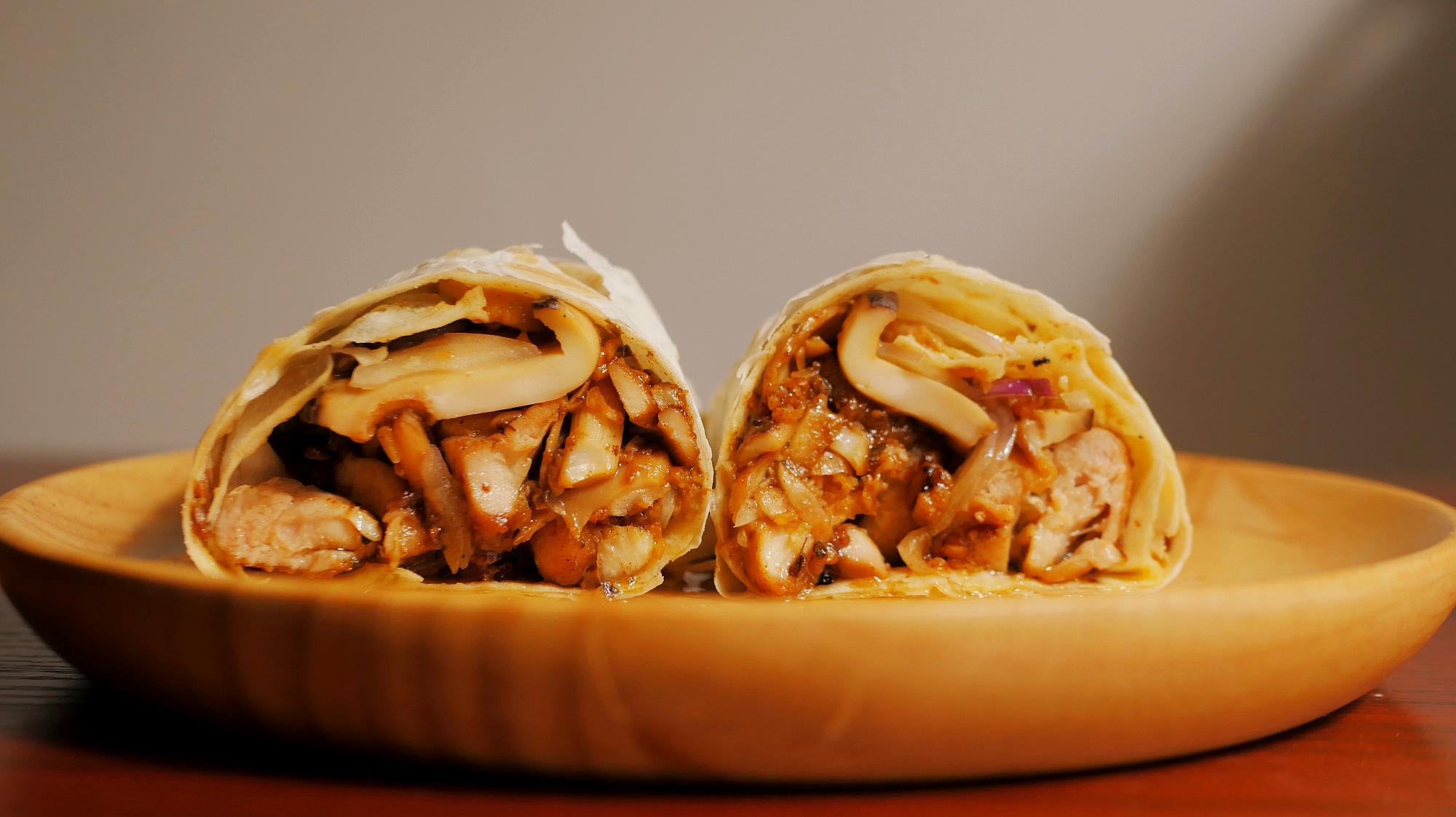  p>黄油鸡卷所属一款美食,主要原料有鸡脯肉750克