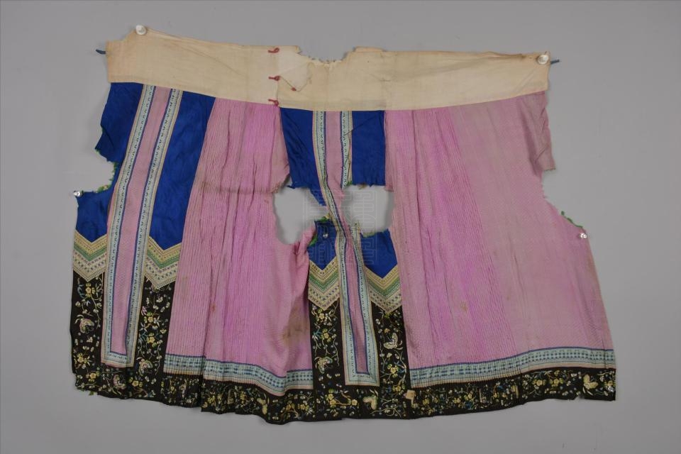 民国水红湖绉拼贴绣花百褶裙