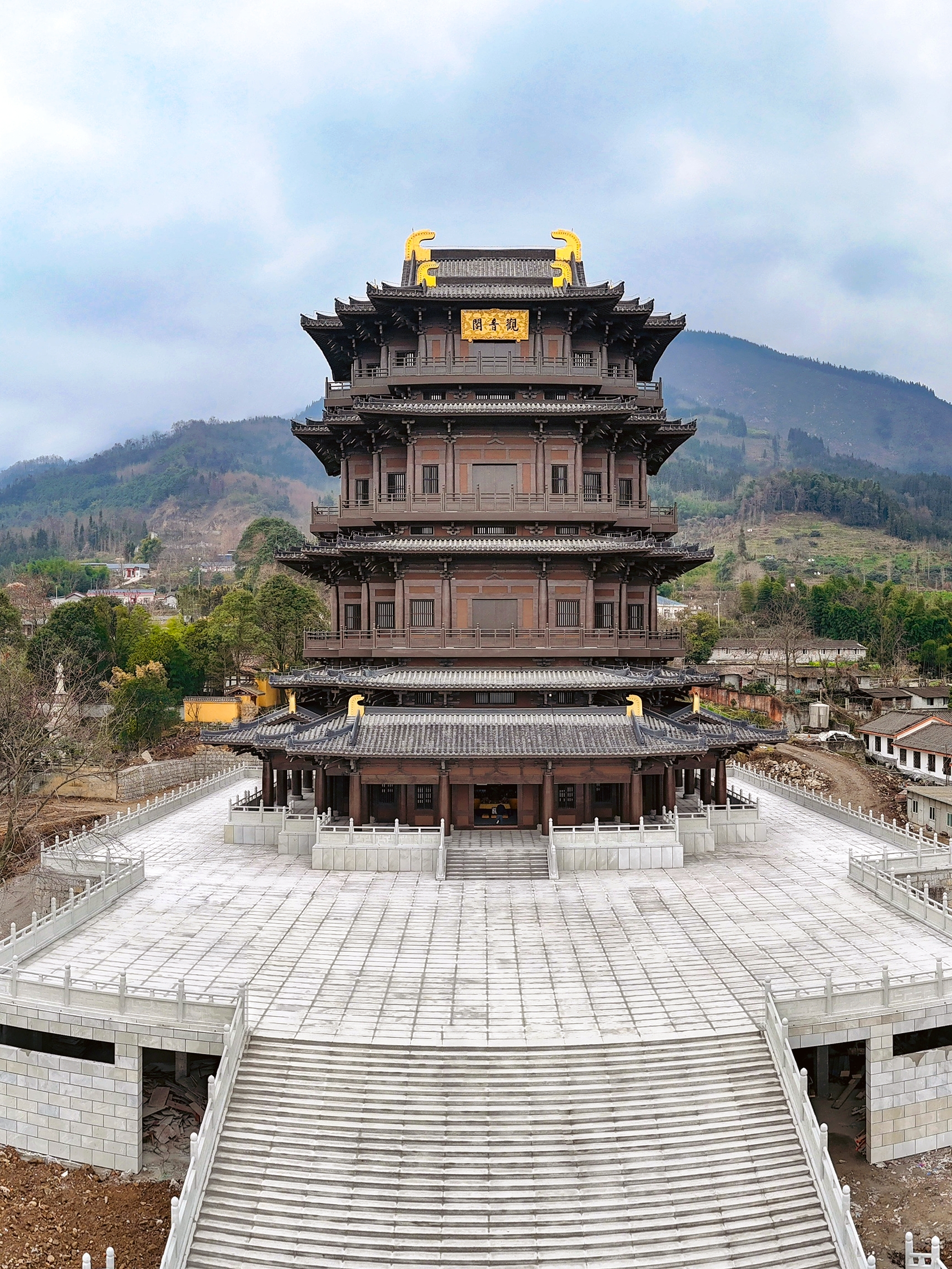  p data-id="gnaov9cwon">吉祥寺位于四川省绵竹市,距绵竹市区10公里