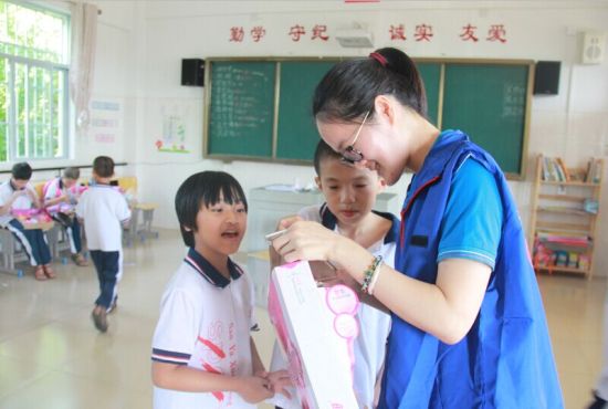 狭义的特殊教育是指身心缺陷的人,即盲人,听障人(聋人),弱智儿童教育