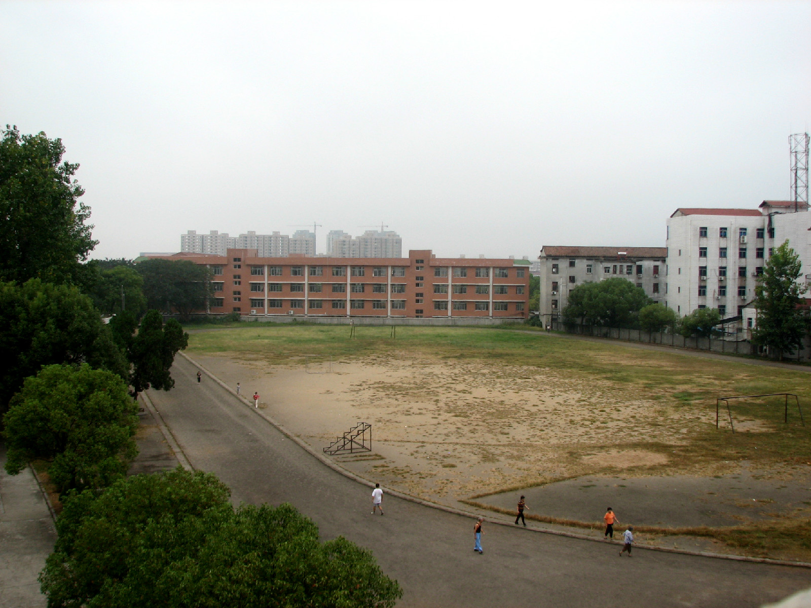  p data-id="gnwlrxev9t">江西省南城一中位于秀出东南的麻姑山下