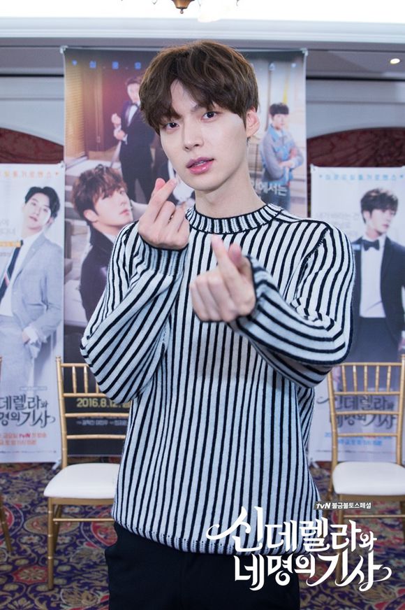 是韩国tvn有线电视台于2016年8月12日起播出的金土连续剧,由权赫灿