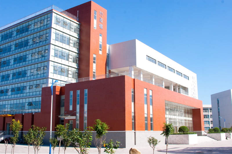  p>秦皇岛市第一中学是秦皇岛市教育局主管的一所公办中学,是河北省