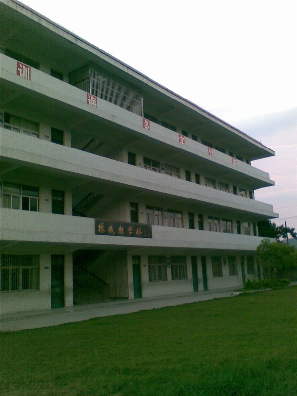  p data-id="gnwfcqyu3k">溁溪位于广东省饶平县新丰镇.