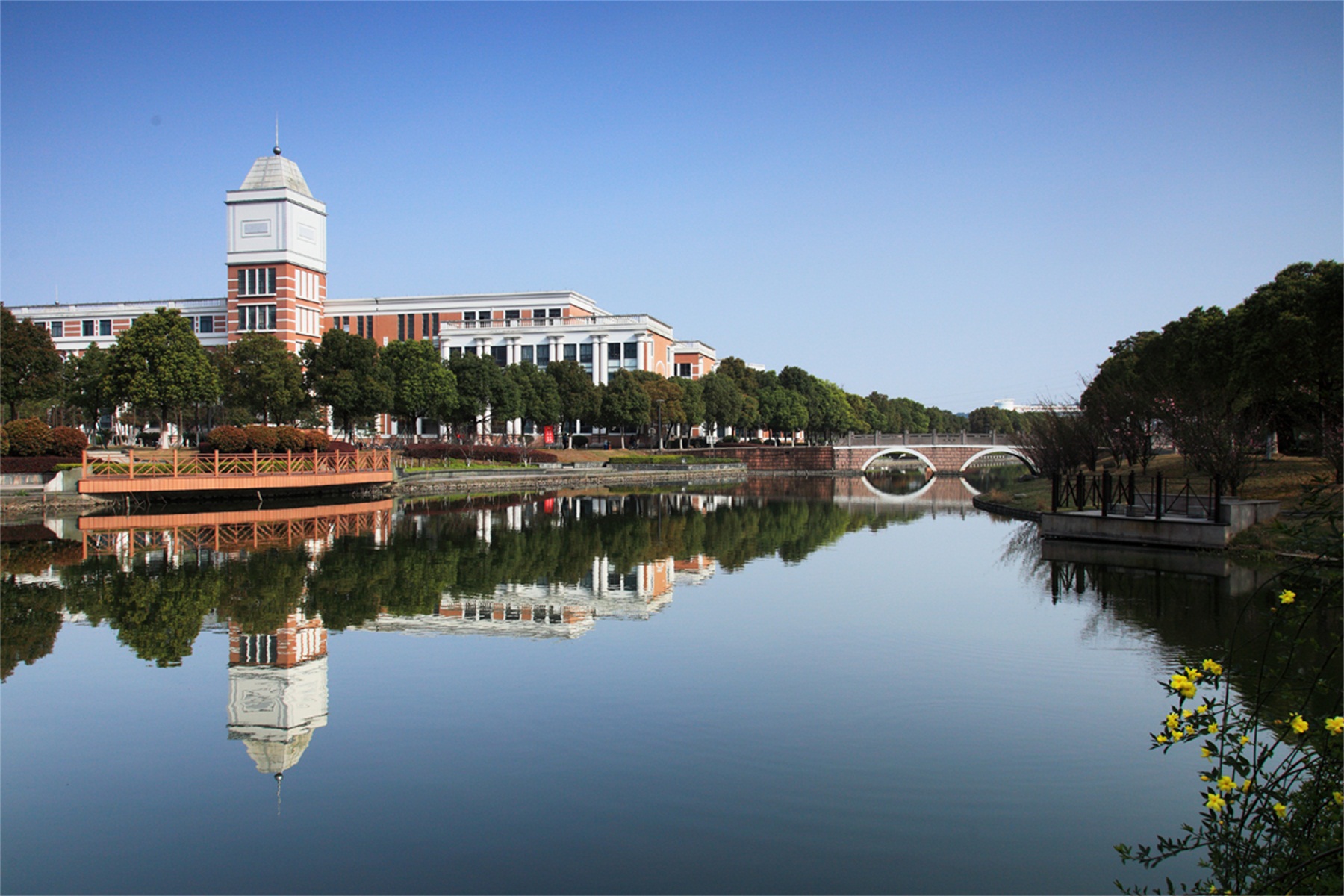  p>温州医科大学,简称"温医大",位于浙江 a target="_blank" href="