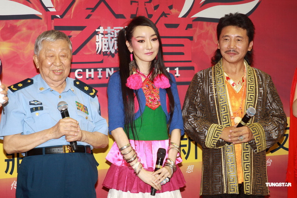  p>容中尔甲,1969年8月7日出生于四川 a target="_blank" href="/item