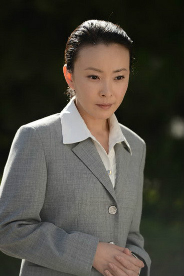  p>刘威葳 i>(原名刘薇薇) /i>,1976年5月6日出生于黑龙江省哈尔滨市